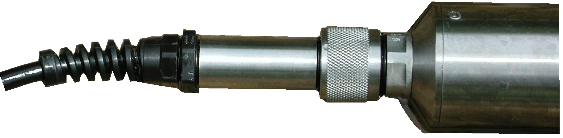 HT6 Bulkhead connector with recessed pins with no possibility for cross threading